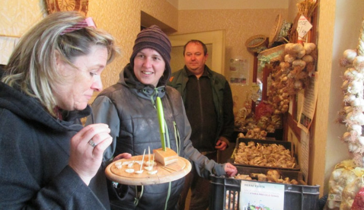 český česnek má grády