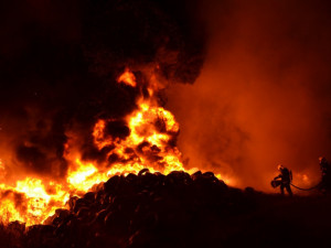 Za Libercem hořela skládka. Úřadoval opět žhář? Foto: HZSLK