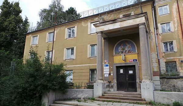 Co bude s bývalou služebnou?