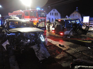 U Lučan se střetla dvě terénní auta, deset zraněných