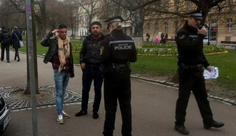 Fotografie podvodníků z Plzně. Foto: Krimi-plzen.cz