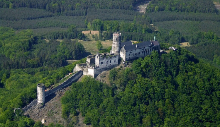 Bezděz zahájil sezonu jako poslední, opraví střechu kaple