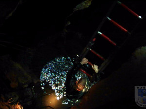 Do septiku zapadl fekální vůz, později i nepozorný chodec. Foto: Hasiči Hrádek nad Nisou