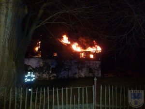 Milionovou škodu nejspíš způsobila závada ne televizi. Foto: Hasiči Hrádek nad Nisou