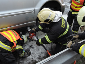 Na výpadovce začalo hořet auto. Škoda je 180 tisíc korun