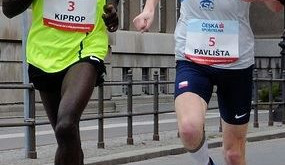 Vítek Pavlišta na trati půlmaratonu.