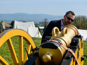 Na ostašovských polích zahřměla děla a diváci se přenesli do dob Sedmileté války. Foto: Jan Vrabec