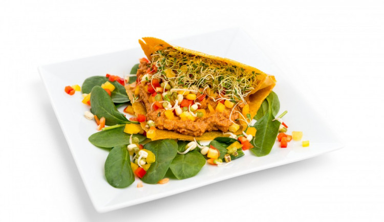 Tortily s rajčatovou omáčkou. Foto: bistRAWveg