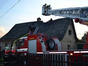 Za požár domu mohla nedbalost majitele. Foto: HZSLK