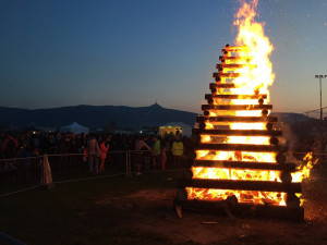 Pálení čarodějnic přilákalo k aréně 3500 lidí