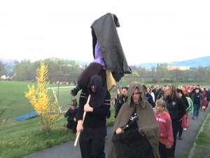 Pálení čarodějnic přilákalo k aréně 3500 lidí