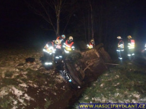 VIDEO: Na Albrechťáku havarovalo auto plné Poláků