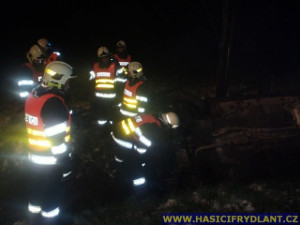 Na Albrechťáku havarovalo auto plné Poláků. Foto: Hasiči Frýdlant