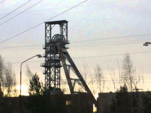 V Hamru na Jezeře začali dnes bourat 47 metrů vysokou důlní věž