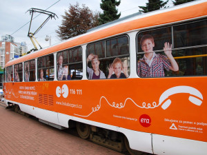 Do ulic Liberce vyjela benefiční tramvaj Linky bezpečí