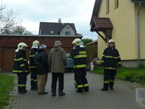 Blesk udeřil do antény domu a zapálil elektroinstalaci. Foto: Hasiči Hrádek nad Nisou