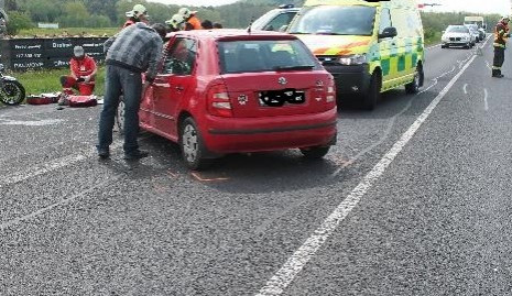 Senior zranil motocyklistu a jeho spolujezdkyni. Foto: Policie ČR