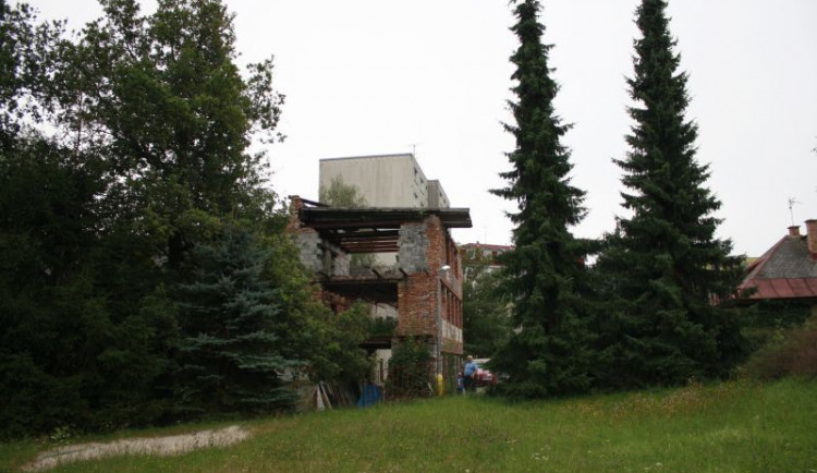 V průběhu května dojde k demolici problematického objektu v Pobřežní 5. . Foto: Jablonec nad Nisou