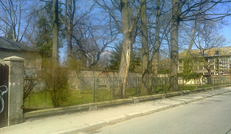 Studenti chtějí proměnit nevyužitý pozemek na park pro Liberečany. Foto: MML