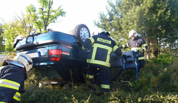 Při tragické nehodě v Hrádku zemřel třiapadesátiletý Němec. Foto: HZSLK
