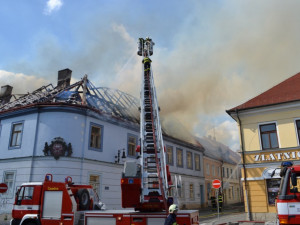 Požár historického Kounicova domu vyšetřuje policie