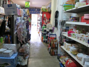 Inspekce zavřela samošku na Frýdlantsku. Majitel spal mezi zbožím