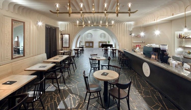 Rekonstrukce kavárny v kině Varšava získala cenu architektů