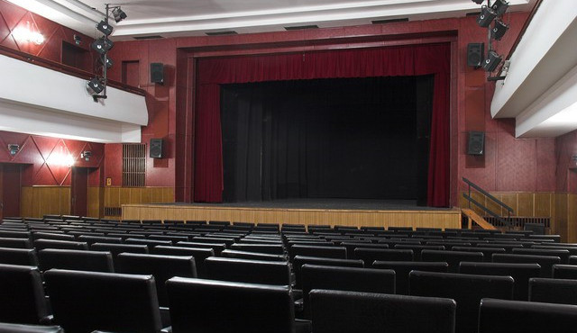 Česká Lípa po letech investuje do obnovy Jiráskova divadla