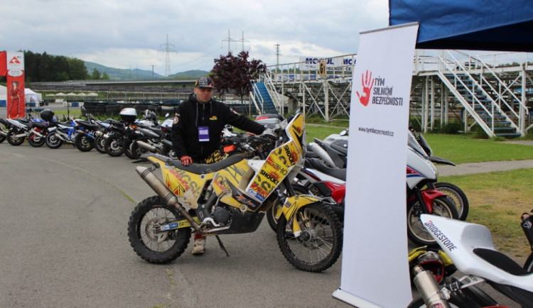 Na Autodromu v Sosnové se 60 motocyklistů učilo, jak "přežít"