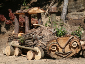 Piknikové paloučky nebo domečky na stromech. V Liberci vzniká unikátní park