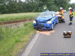 Střet osobního vozu s vlakem zastavil provoz na Frýdlantsku