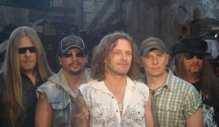 Do pekla, do nebe a do Liberce míří Kabáti