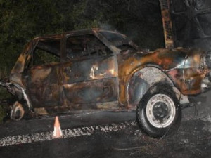 Ráno si vyzvedl řidičák, odpoledne babičky auto. Večer shořelo