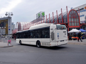 Část Husovky bude rozkopaná, autobusy pojedou objížďkou