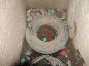 Bahno a špína. Inspekce uzavřela sklep restaurace Na Růžku. Foto: SZPI