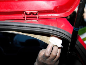 Zakuklenci si v Mníšku počíhali na drogového dealera. Foto: Policie ČR