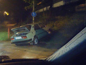 Další auto havarovalo na zastávce Janův Důl v Hanychově