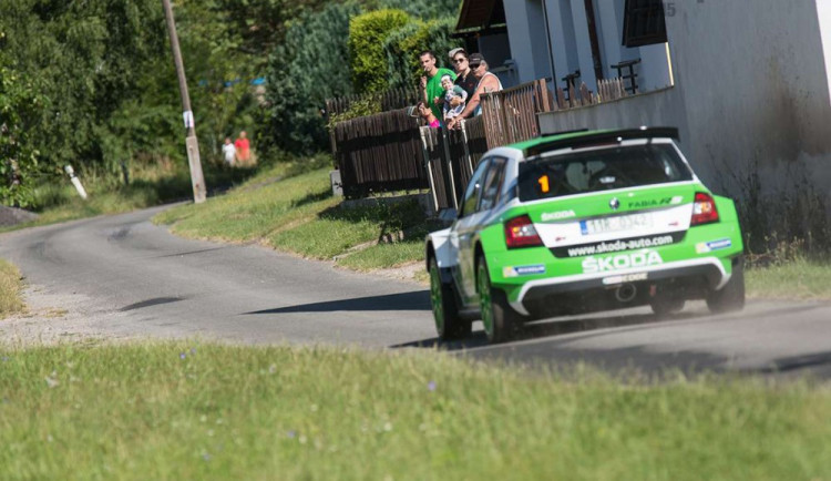 Kopecký drží v rukou otěže Rally Bohemia, Lappi chyboval