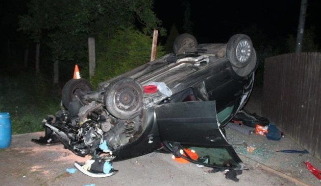 Večerní nehodu nepřežil spolujezdec. Foto: Policie ČR