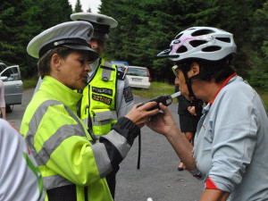 Další cyklisté dostali za negativní zkoušku nealko pivo