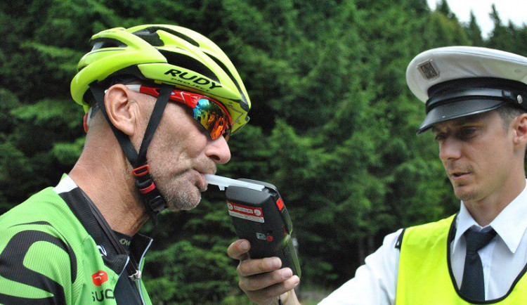 Cyklisté dostali za negativní zkoušku nealko pivo