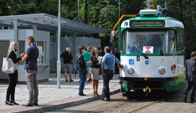 Na trať do Jablonce se vrátily tramvaje