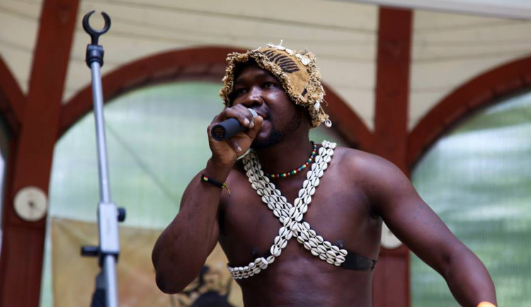 V Liberci startují doteky Afriky, Bárta mluvil o vážkách