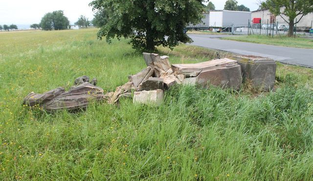Historickou sochu nezbořil vandal, ale neopatrný řidič