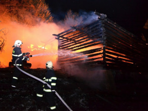 Noční požár chalupy na Semilsku napáchal škody za milion