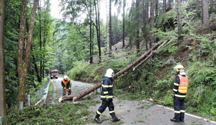 Stovky domácností na Frýdlantsku byly po bouřce bez proudu. Foto: HZSLK