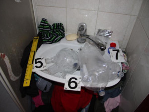 V centru Liberce odhalili varnu pervitinu, v bytě žily také děti. Foto: Policie ČR