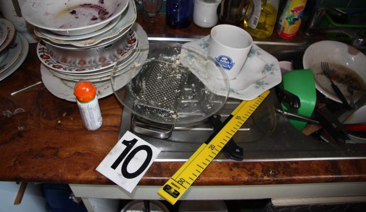 V centru Liberce odhalili varnu pervitinu, v bytě žily také děti. Foto: Policie ČR