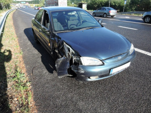 U Bílého Kostela se poranil motocyklista, střetl se s autem. Foto: HZSLK
