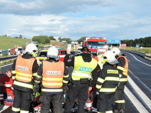 U Bílého Kostela se poranil motocyklista, střetl se s autem. Foto: HZSLK